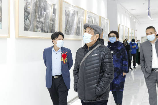 著名艺术家胡九军山水画集萃展于世纪来美术馆隆重开幕