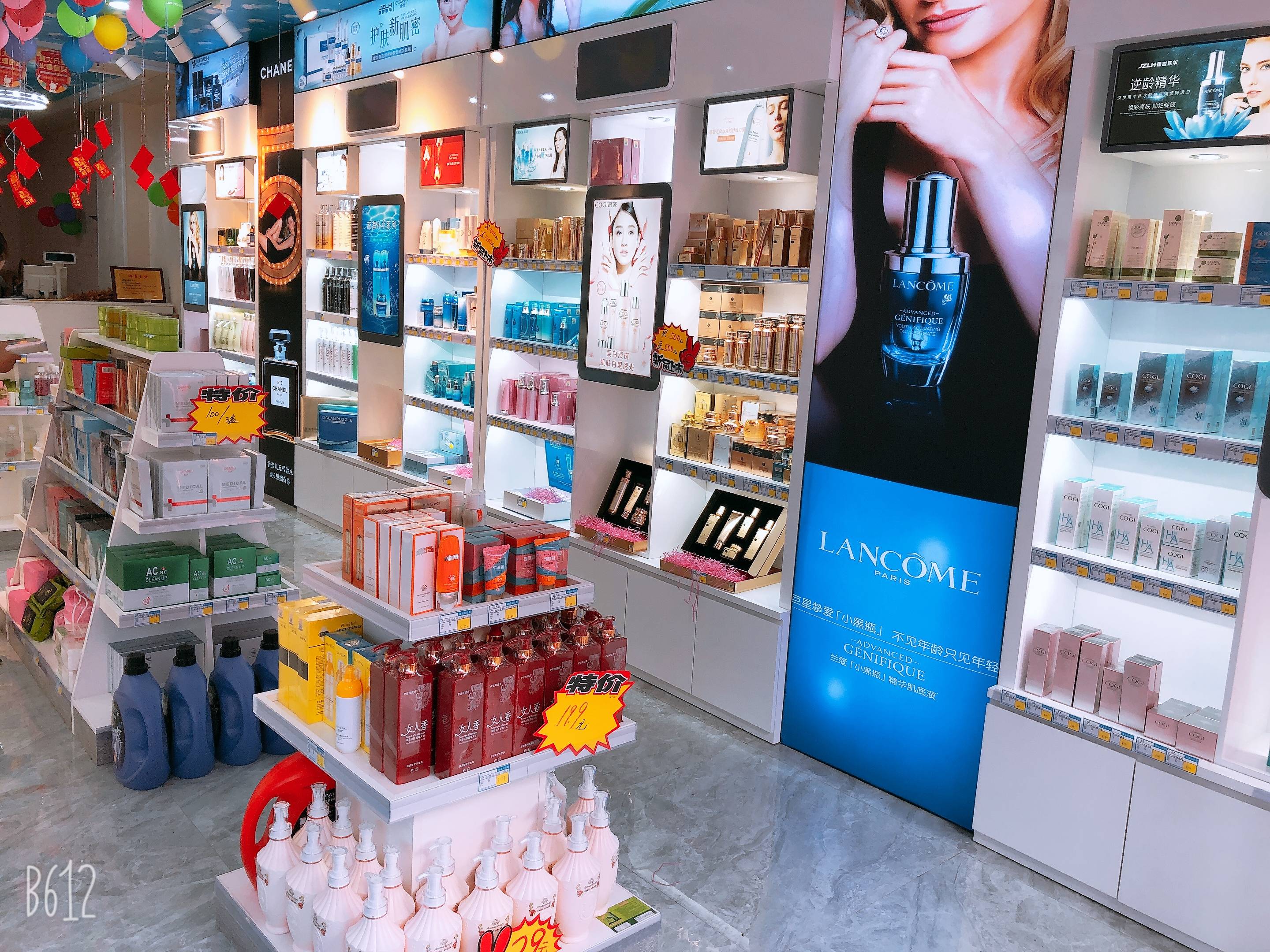 精妆联华美妆店穿梭在彩妆世界强势扶持消费者权益保障