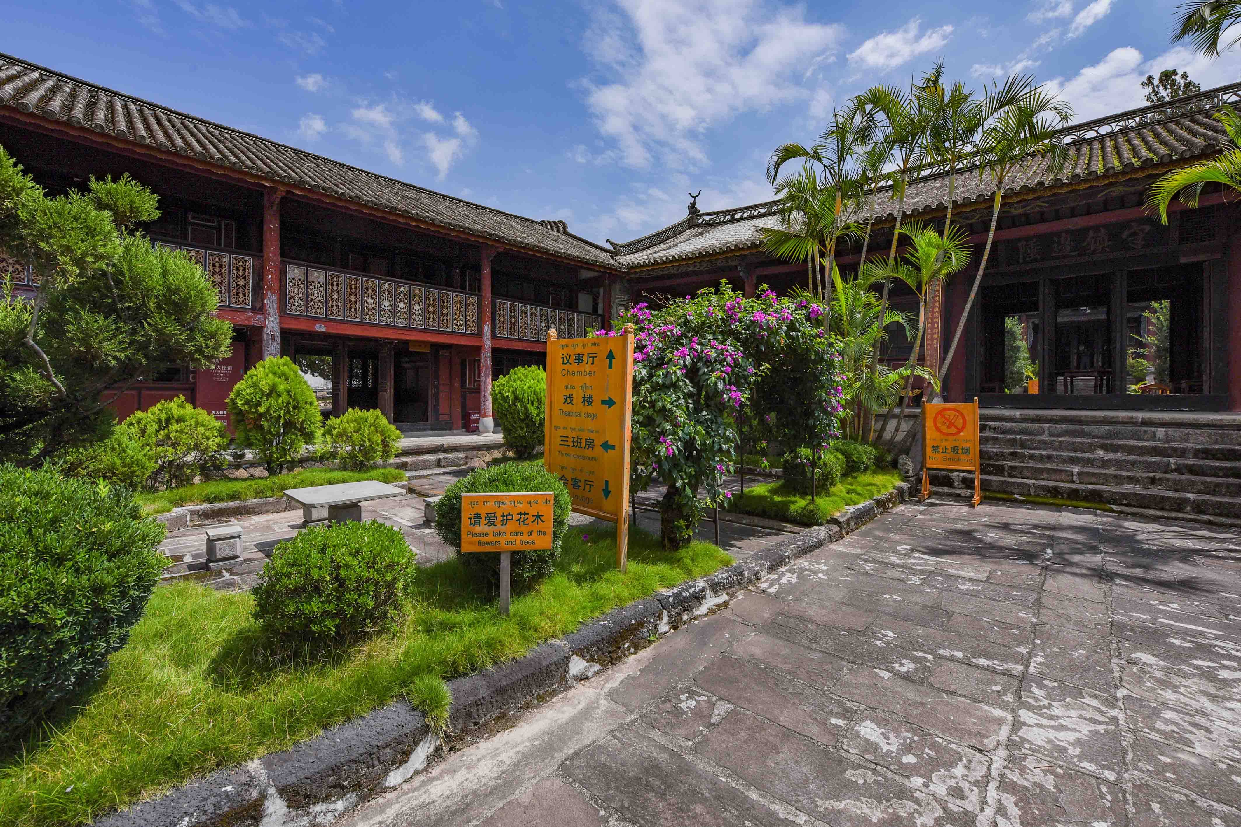 作为一座国家级文物保护单位,南甸宣抚司署被列为"中国土司制度陈列馆