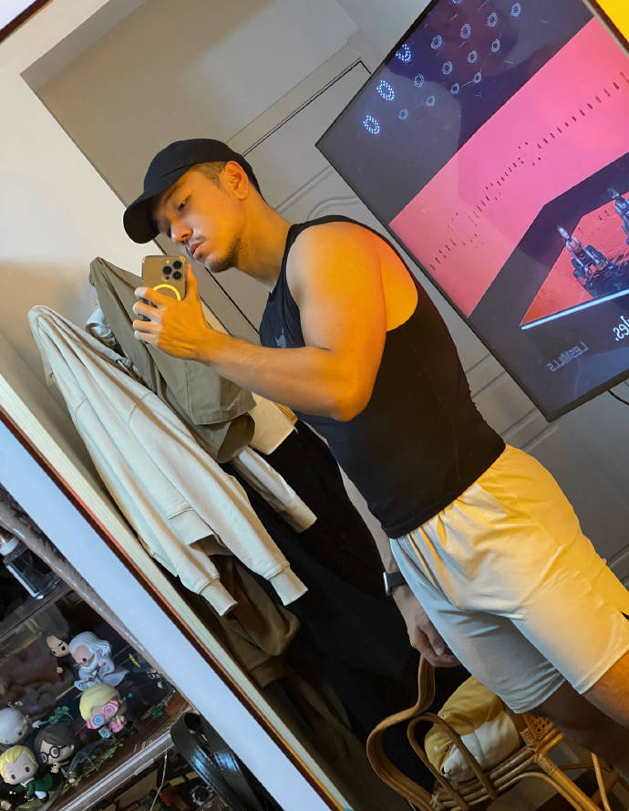 原创一周去六次健身房坚持挥汗如雨塑造满身肌肉好身材帅气逼人