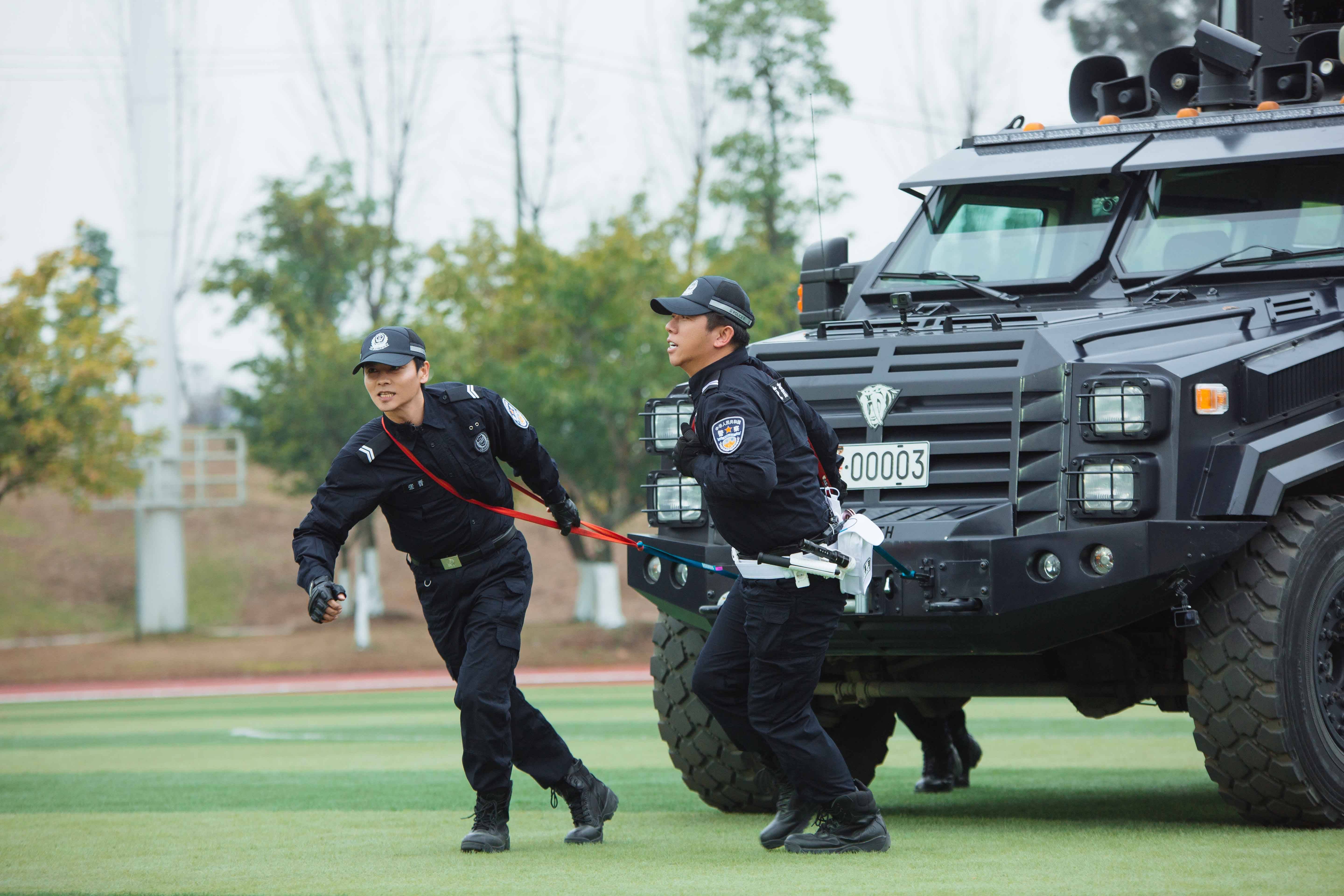 《我们的滚烫人生》交警站酒驾查处 张淇细节满满获肯定 