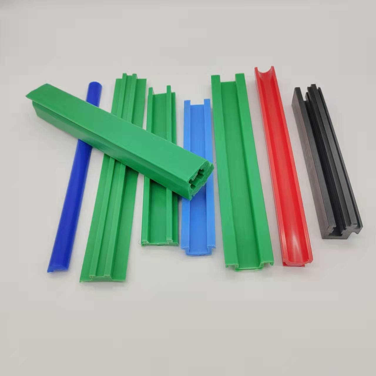 塑料挤出垫条输送机导轨