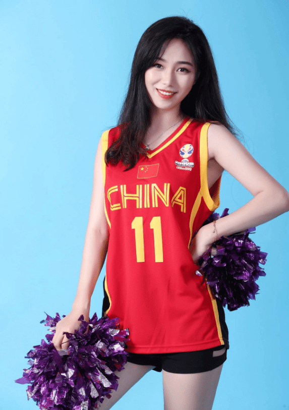 组图广东啦啦队美女晒照前凸后翘身材火辣