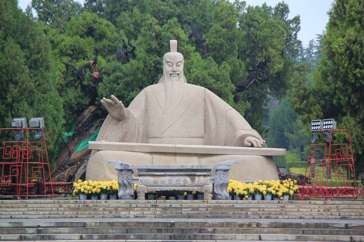 舜帝陵位于山西省运城市的鸣条岗西端,为中华民族五帝之一的舜帝的