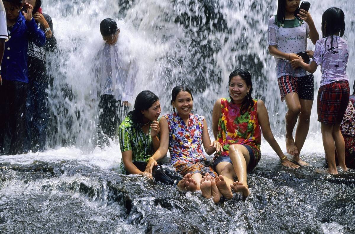 20岁柬埔寨女孩救中国丈夫_彭燕_父母_工作