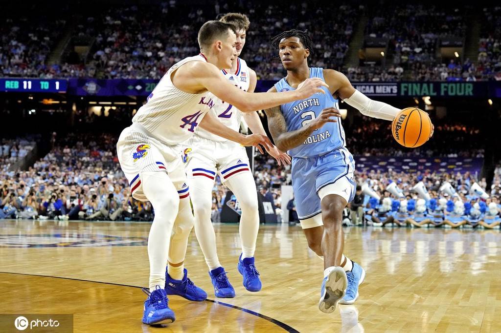 组图堪萨斯擒北卡皮尔斯为母校助威阿巴基上篮