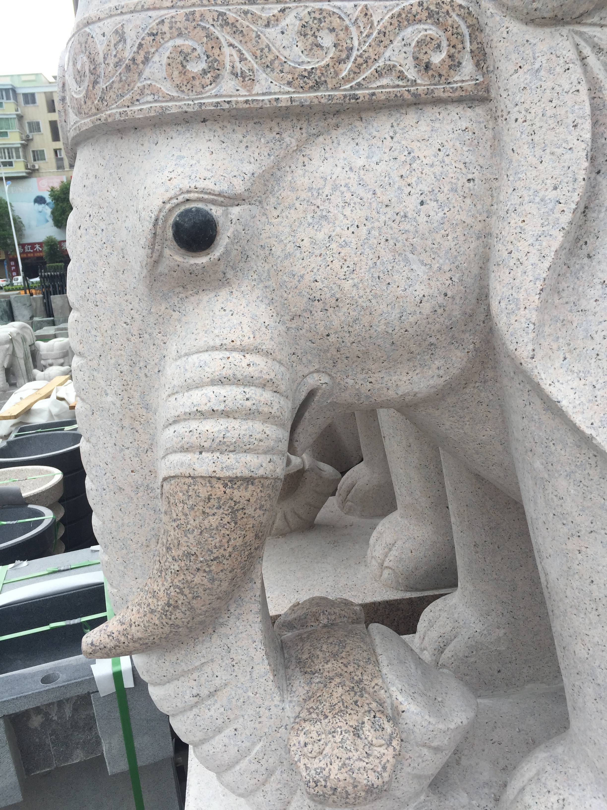 石雕大象鼻子上可以卷什么东西?_石头_吉祥_象征