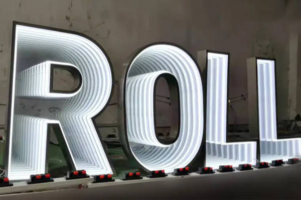 千层镜字图片千层镜在广告标识中的作用