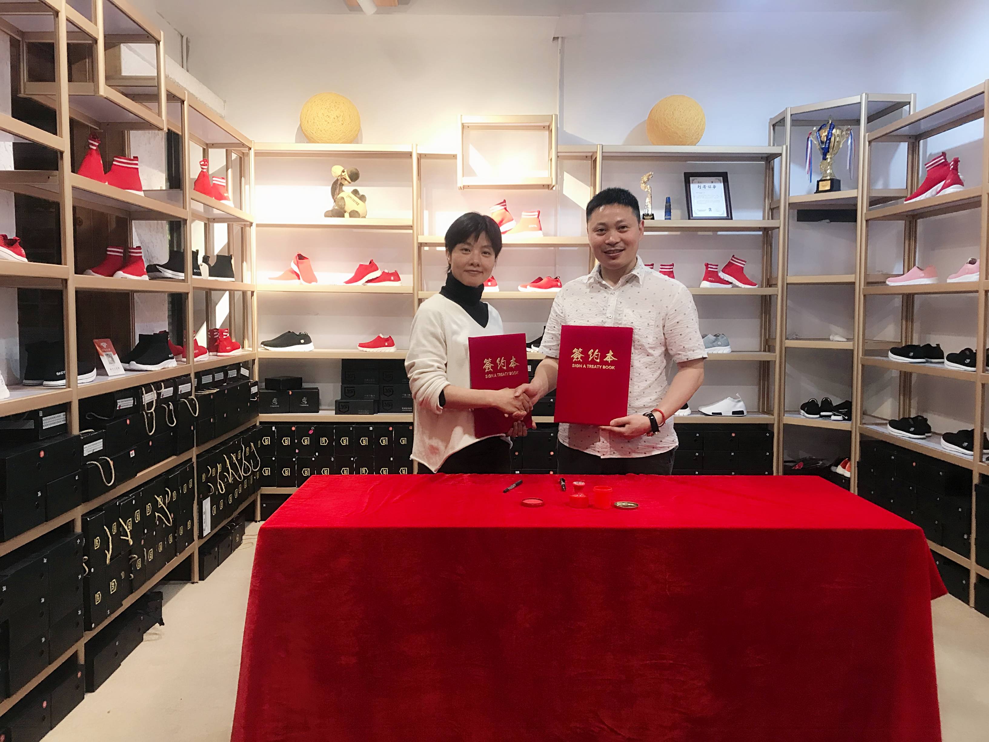 一德可穿戴与康德臻源战略合作签约仪式圆满成功_戴卫_先生_韩海萍