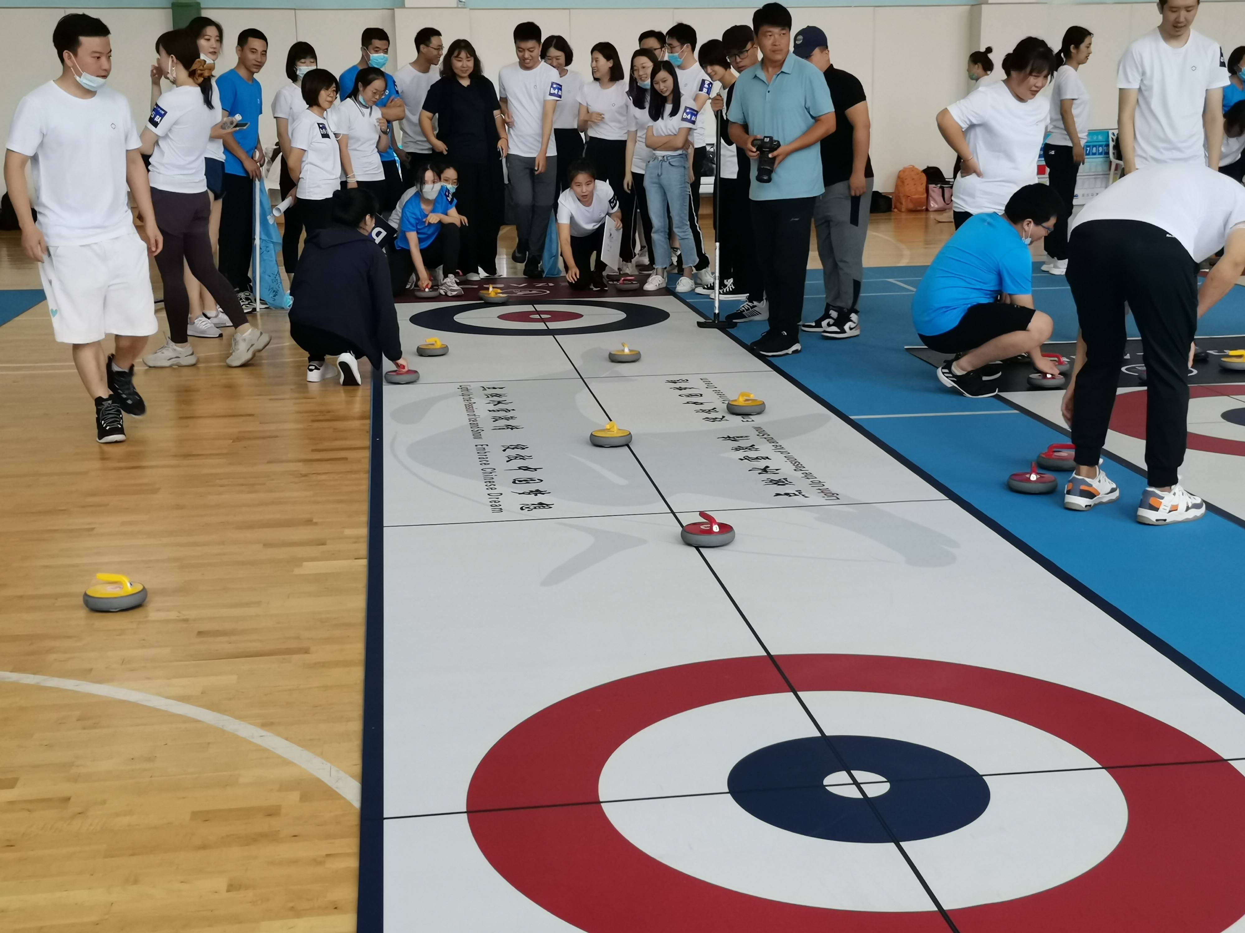 五一劳动节陆地冰壶主题团建活动