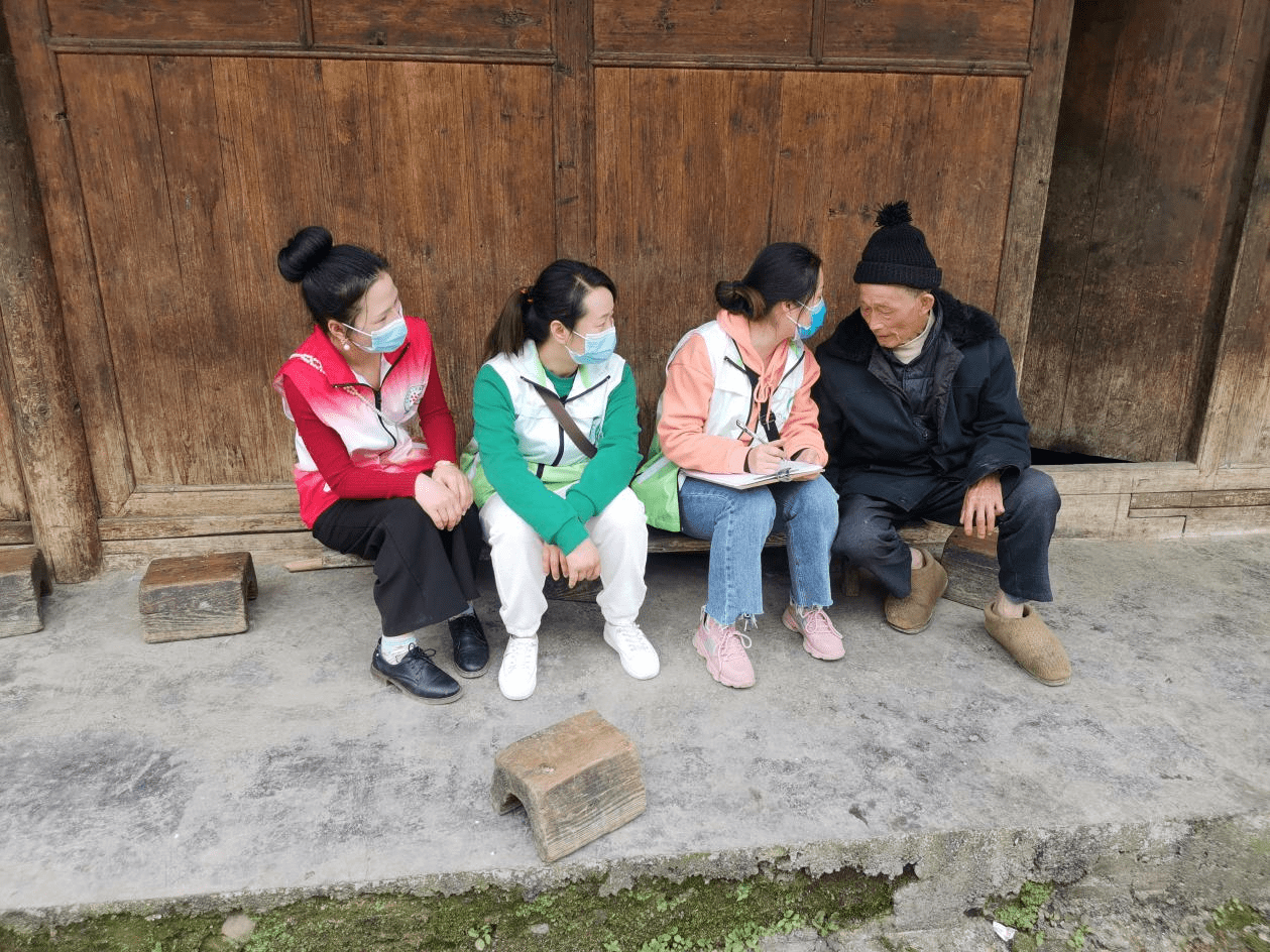 新晃县基层社工站社工聚焦一老一小入户走访提升民生服务温度
