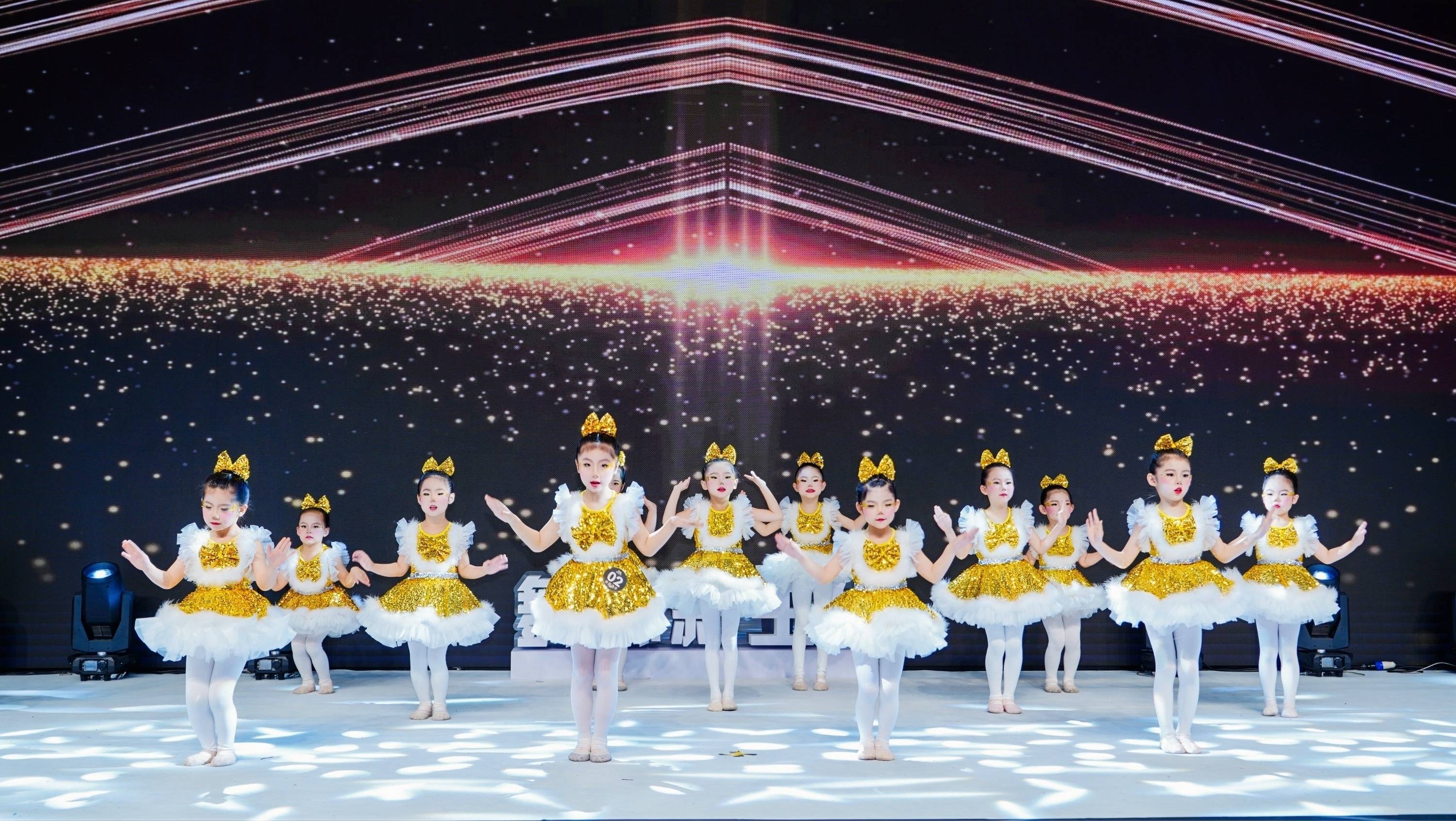 中国舞考级太空小狮子图片