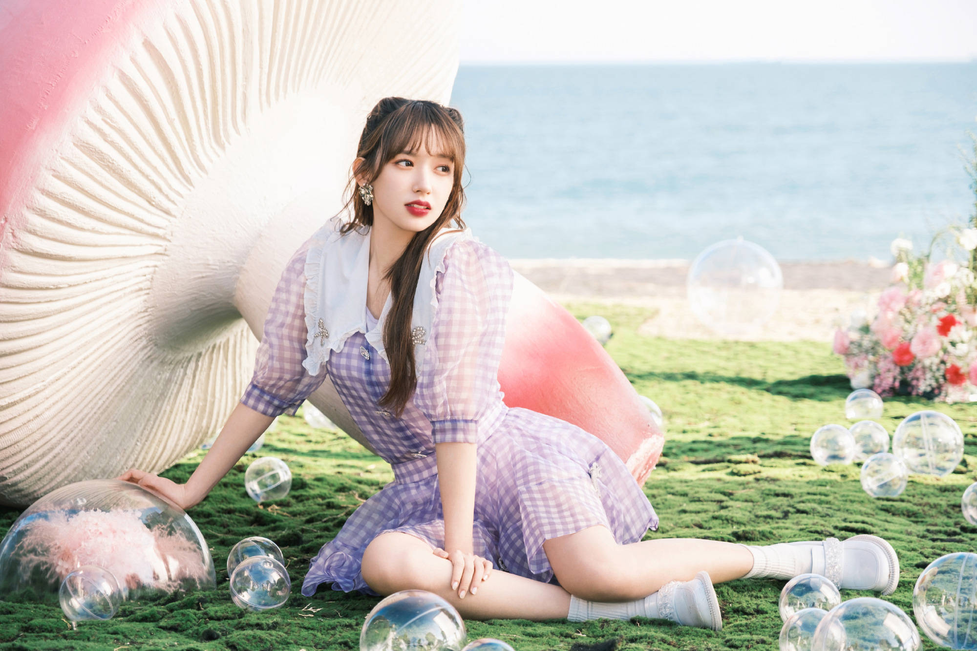 程潇温柔仙女风美照释出穿紫色纱裙笑容甜美灵动