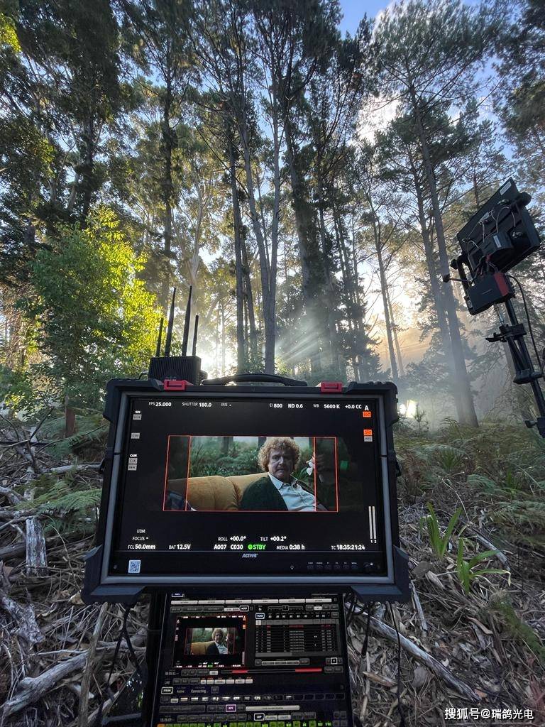 拍电影为什么要用大尺寸的监视器铠甲一号带你现场一探究竟