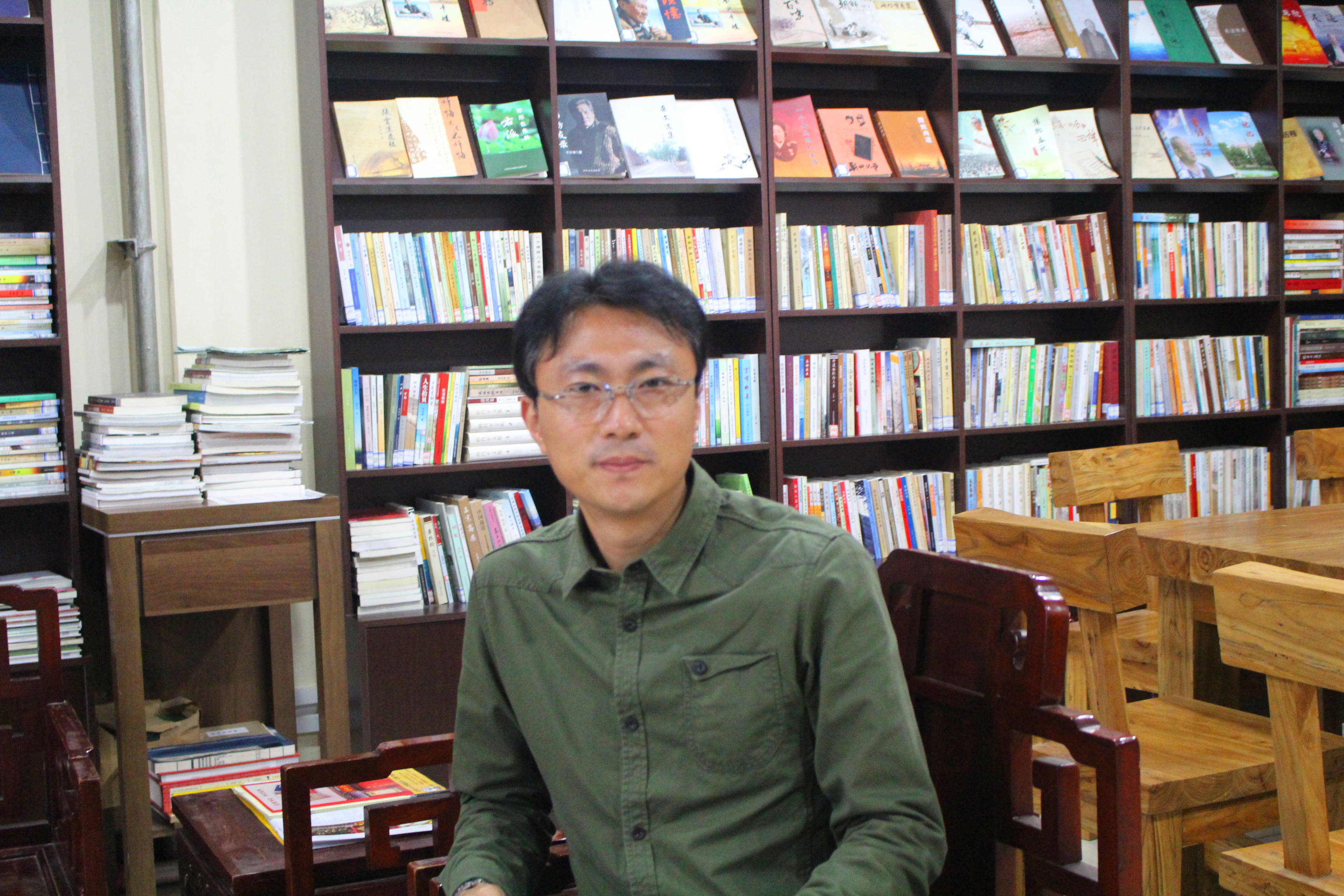 著名百家姓研究学者姓氏文化专家冯志亮在北京海图书画苑解析朱姓寻根