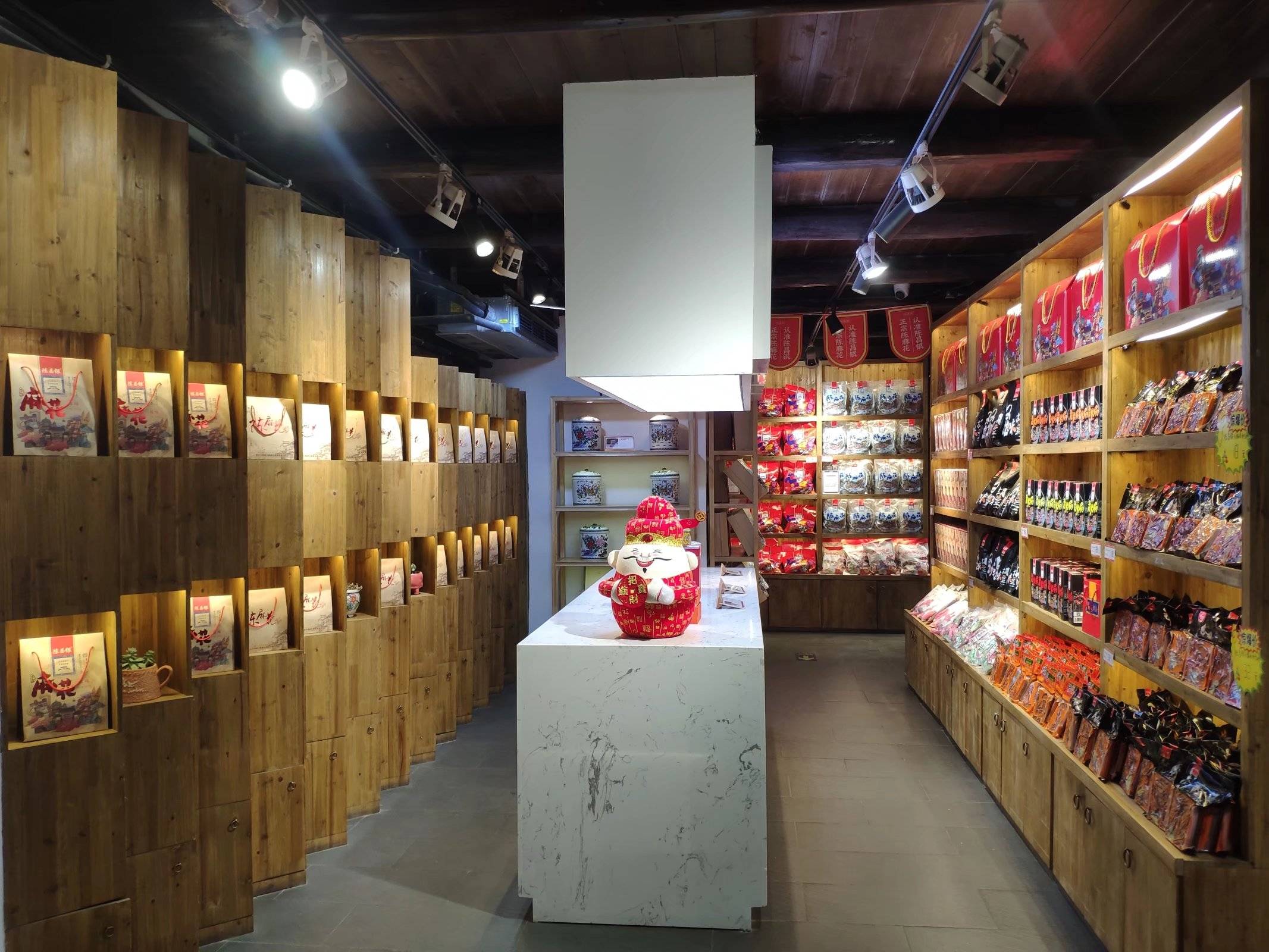 重庆磁器口古镇现"麻花主题馆" 不同口味麻花20几种_椒盐_蜂蜜_瓷器口