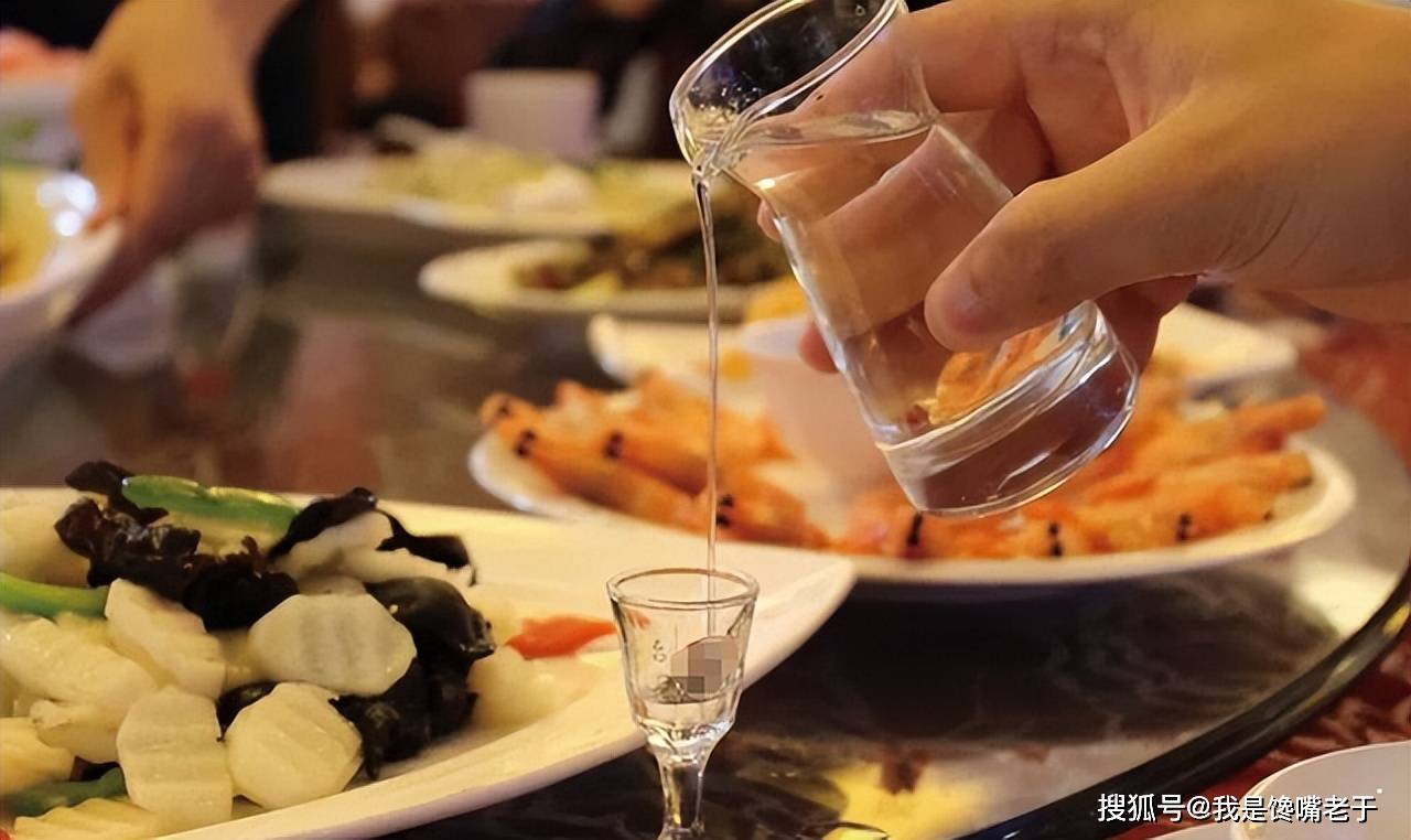 河南一拆迁户花2000买酒喝打开后气味堪比柠檬水专家糟蹋了