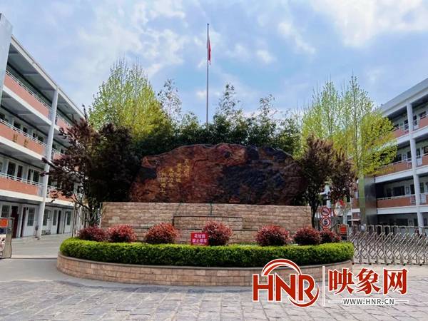 商丘市实验中学荣获商丘市第一批绿色生态美丽校园称号