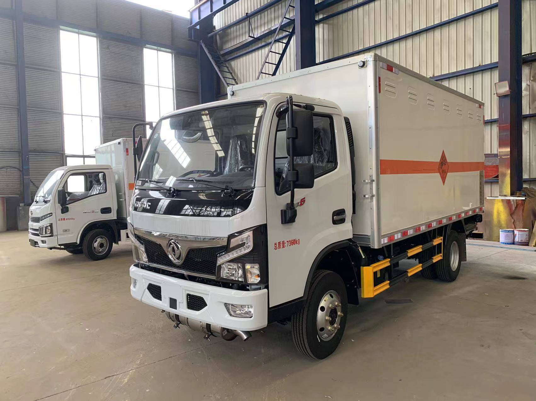 东风高性价比4米黄牌4吨易燃液体运输厢式危货车