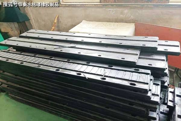 cd型板式橡胶伸缩装置