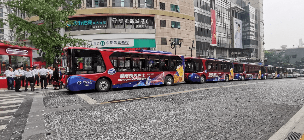 蘇州金龍風景觀光巴士掀起重慶五一“旅游熱”