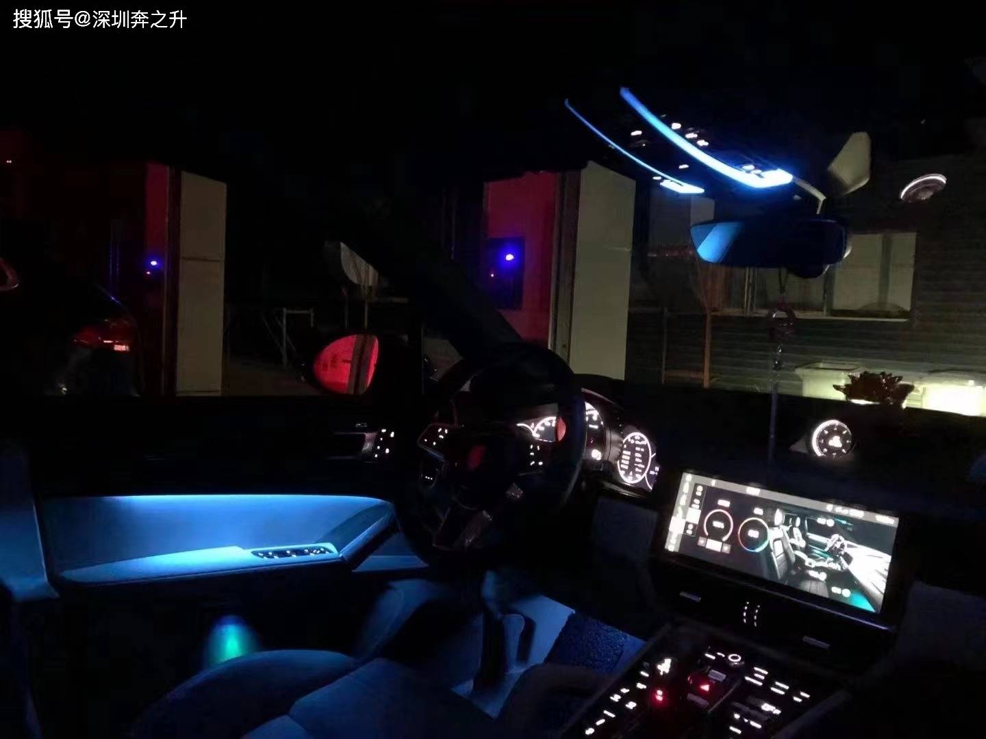 22款保时捷卡宴升级原厂7色氛围灯施工案例