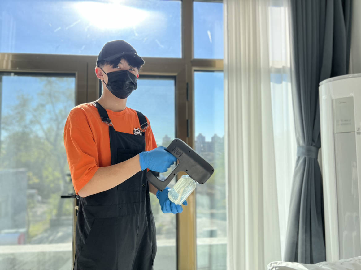 北京浣熊管家一群90后小伙干保洁真的行