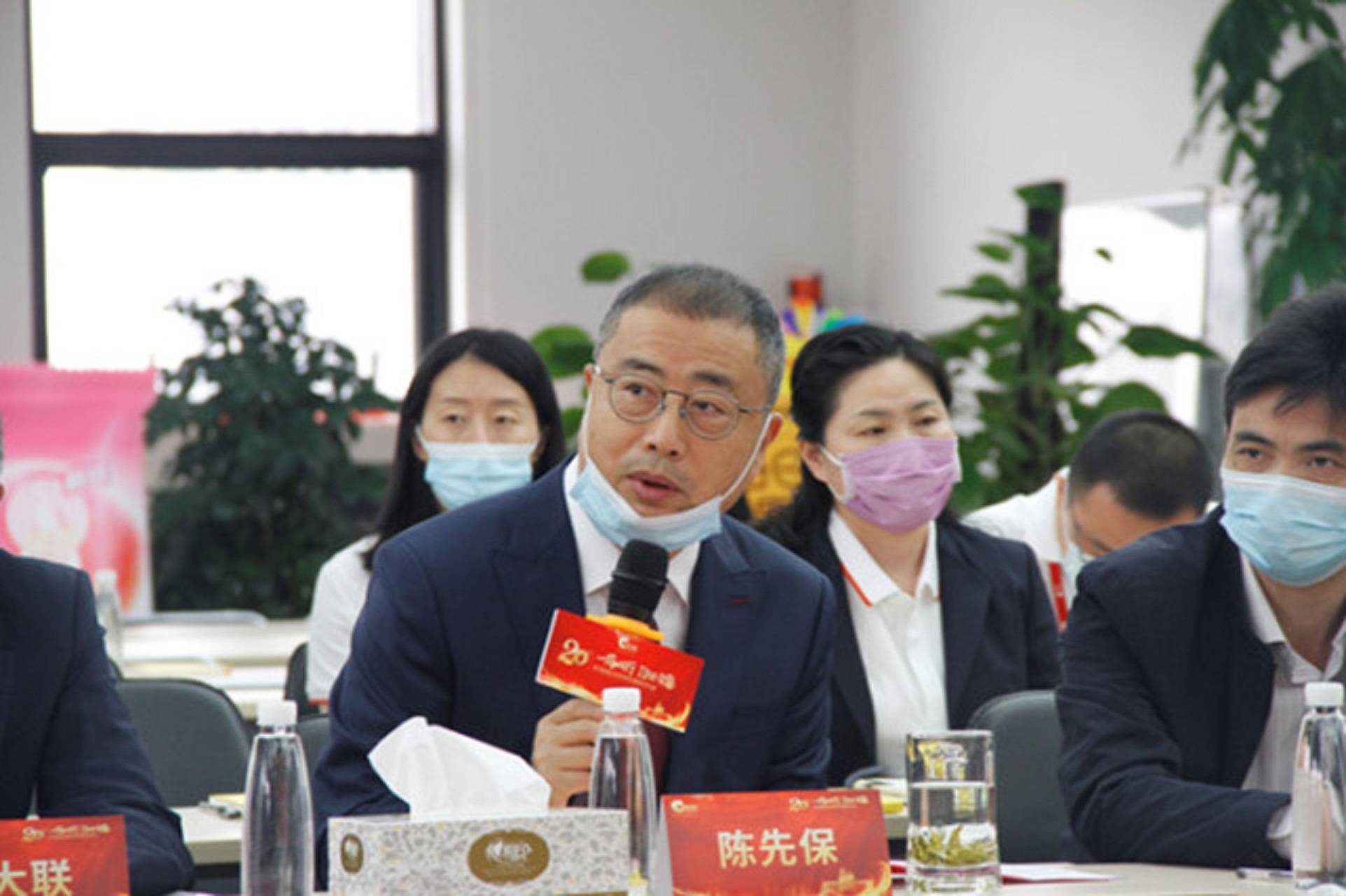 安徽"零食大王":创始人身家160亿元,公司净利润是三只松鼠2倍_陈先保