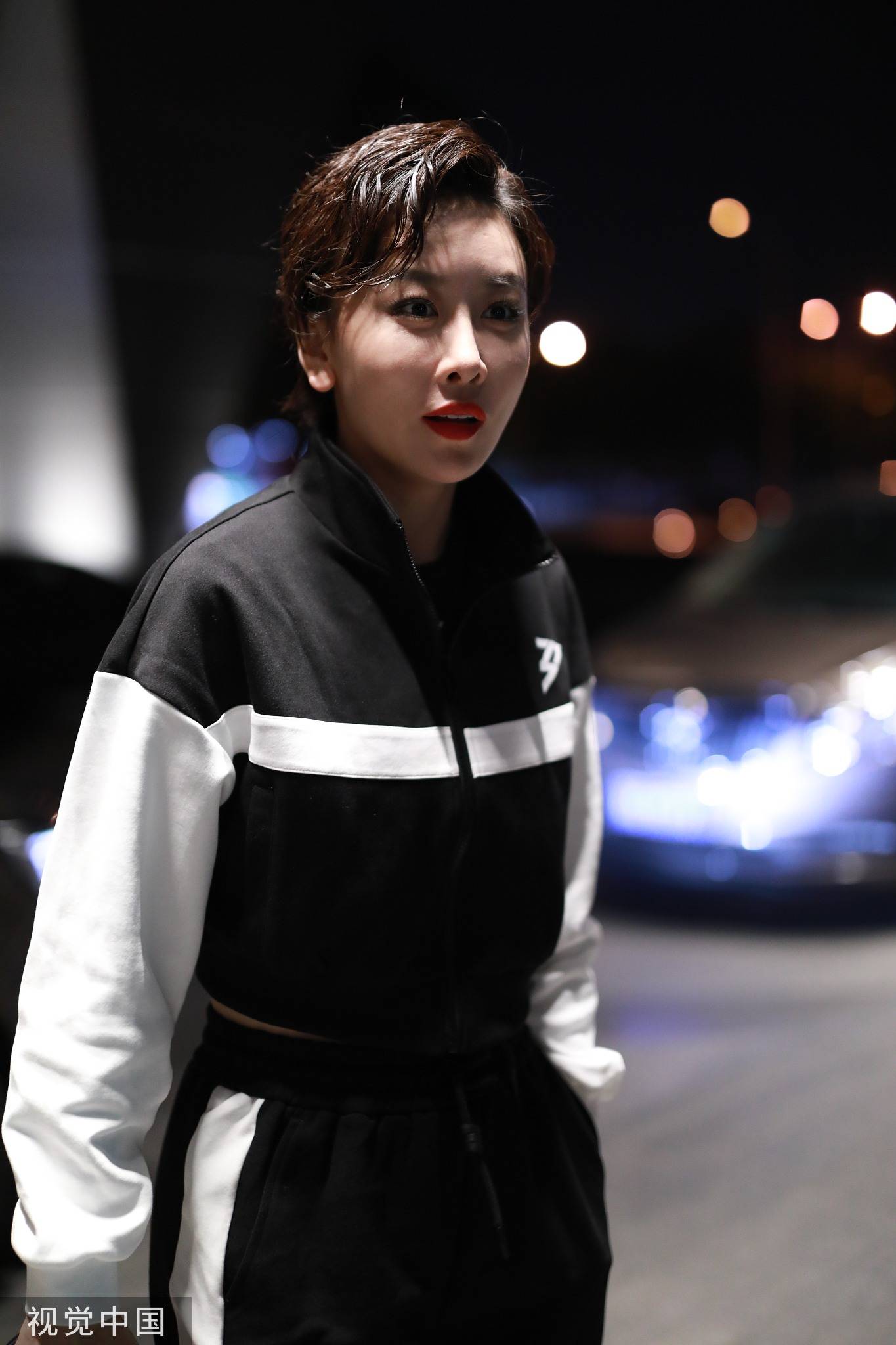 毛俊杰浪姐3录制图一头短发搭运动装酷飒利落