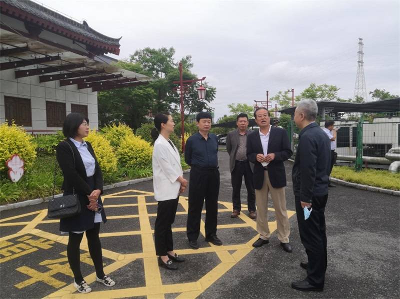 张军)会议前夕,协会会长赵剑与汉中市人大农工委副主任李思明,洋县