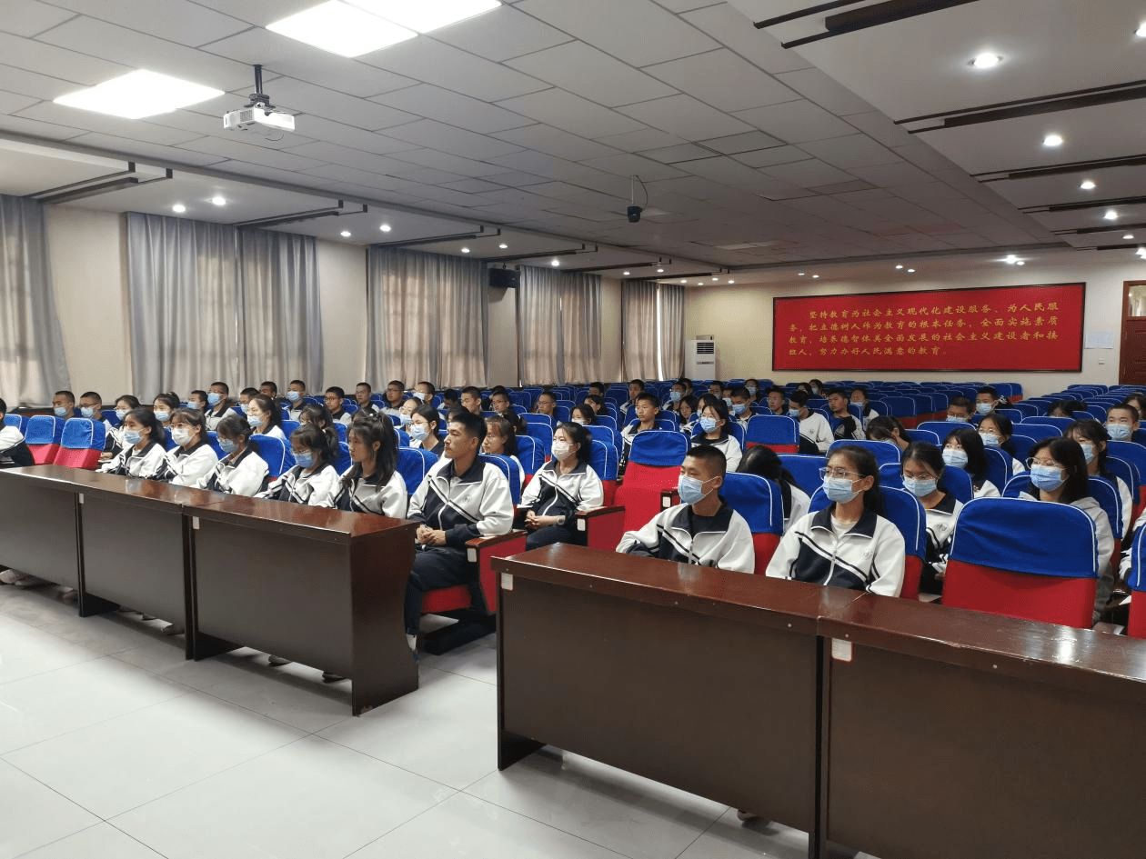 五家渠高级中学团委组织中国共产主义青年团成立100周年大会座谈会