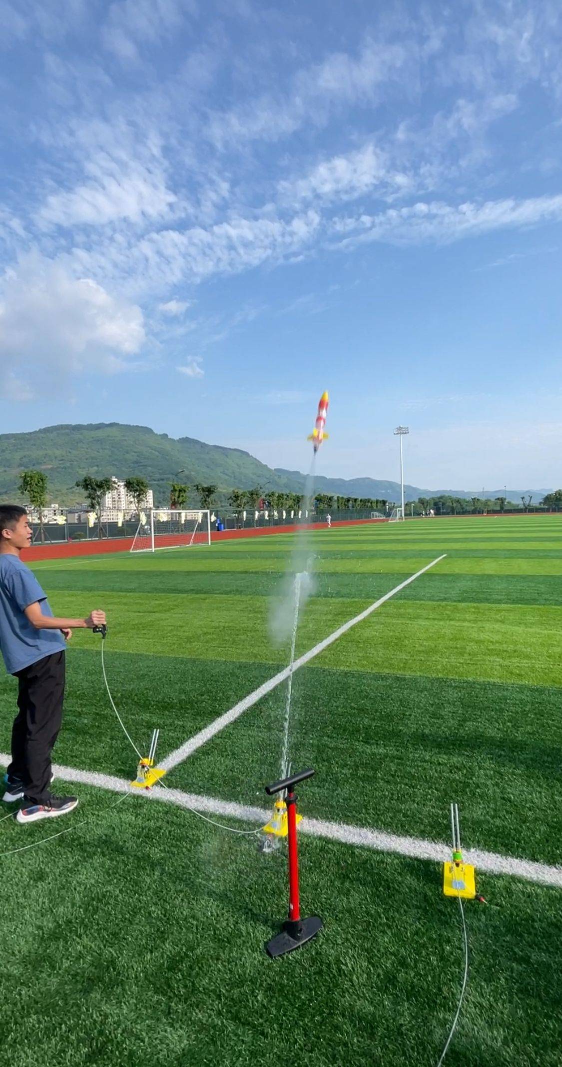 在学校里做火箭?重庆移通学院以实践致敬中国航天