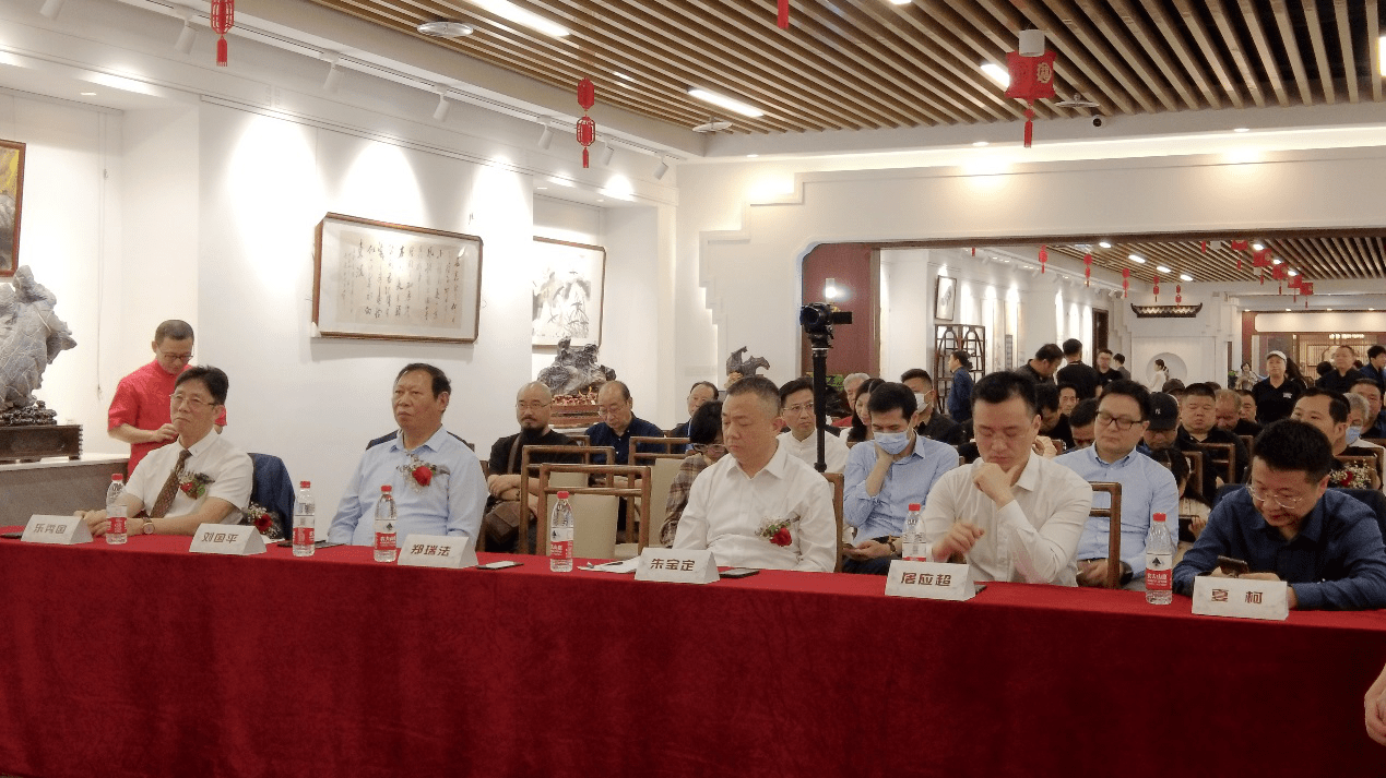 参加本次揭牌仪式的领导和嘉宾有:原宁波市委常委军分区政委朱宝定