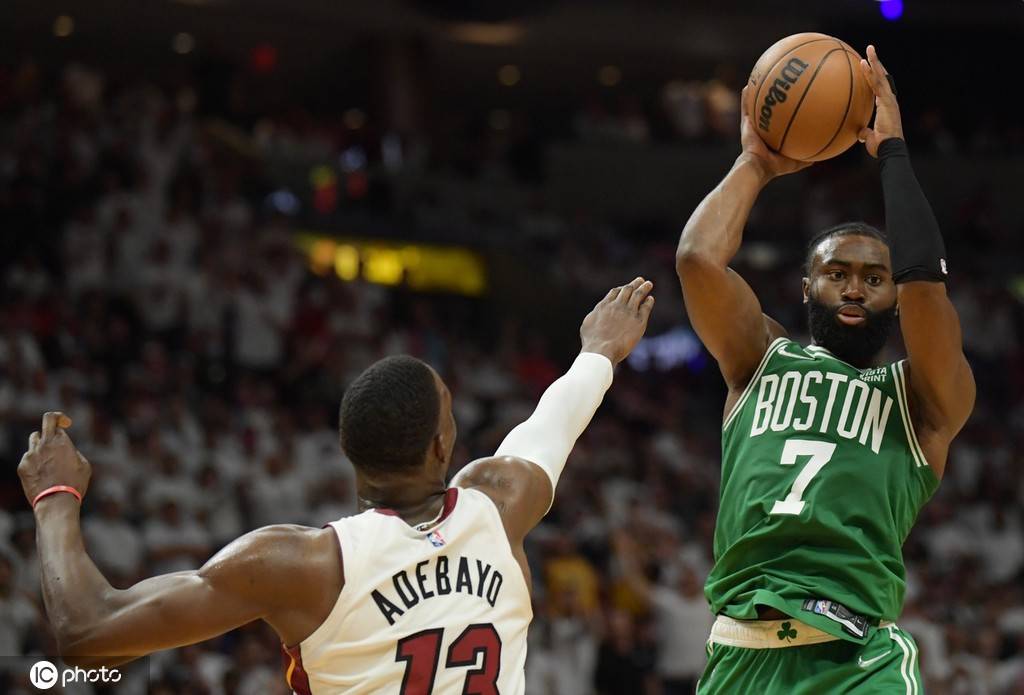 塔图姆领衔绿军激战太阳