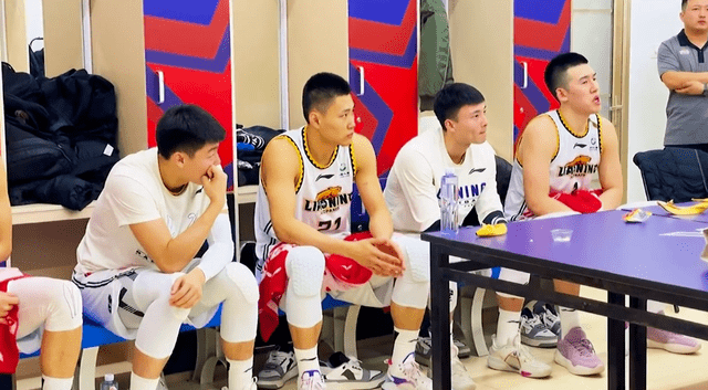 这就意味着8人同时脱离辽宁男篮夏训计划,剩下的球员里面,鄢手骐,马壮