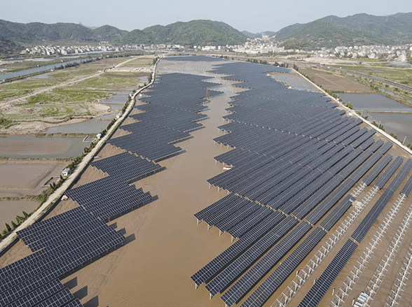 中国首个太阳能潮汐光伏发电厂并网发电