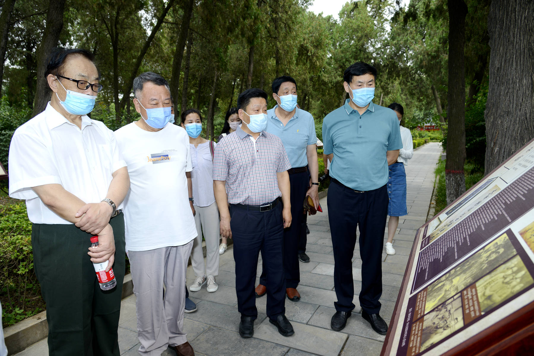 市级领导赵诗文等一行到晋冀鲁豫烈士陵园瞻仰参观_红色_张兆丰_教育