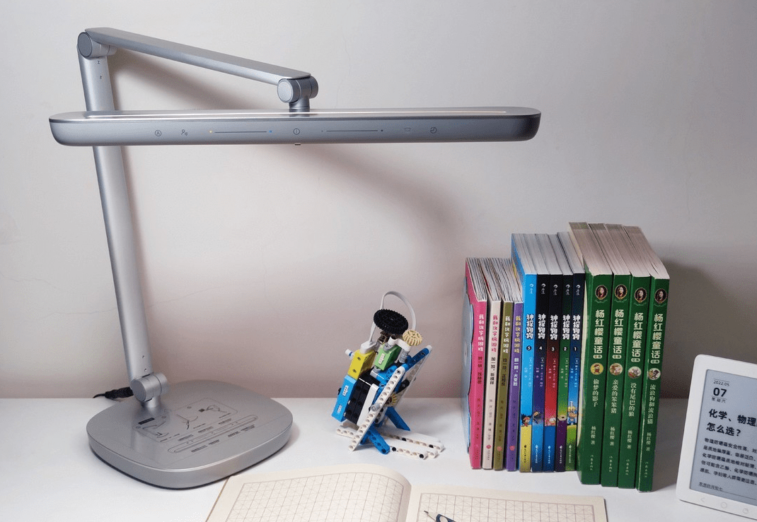 适合晚上读书的护眼台灯有哪些?光线非常舒适的护眼台灯推荐