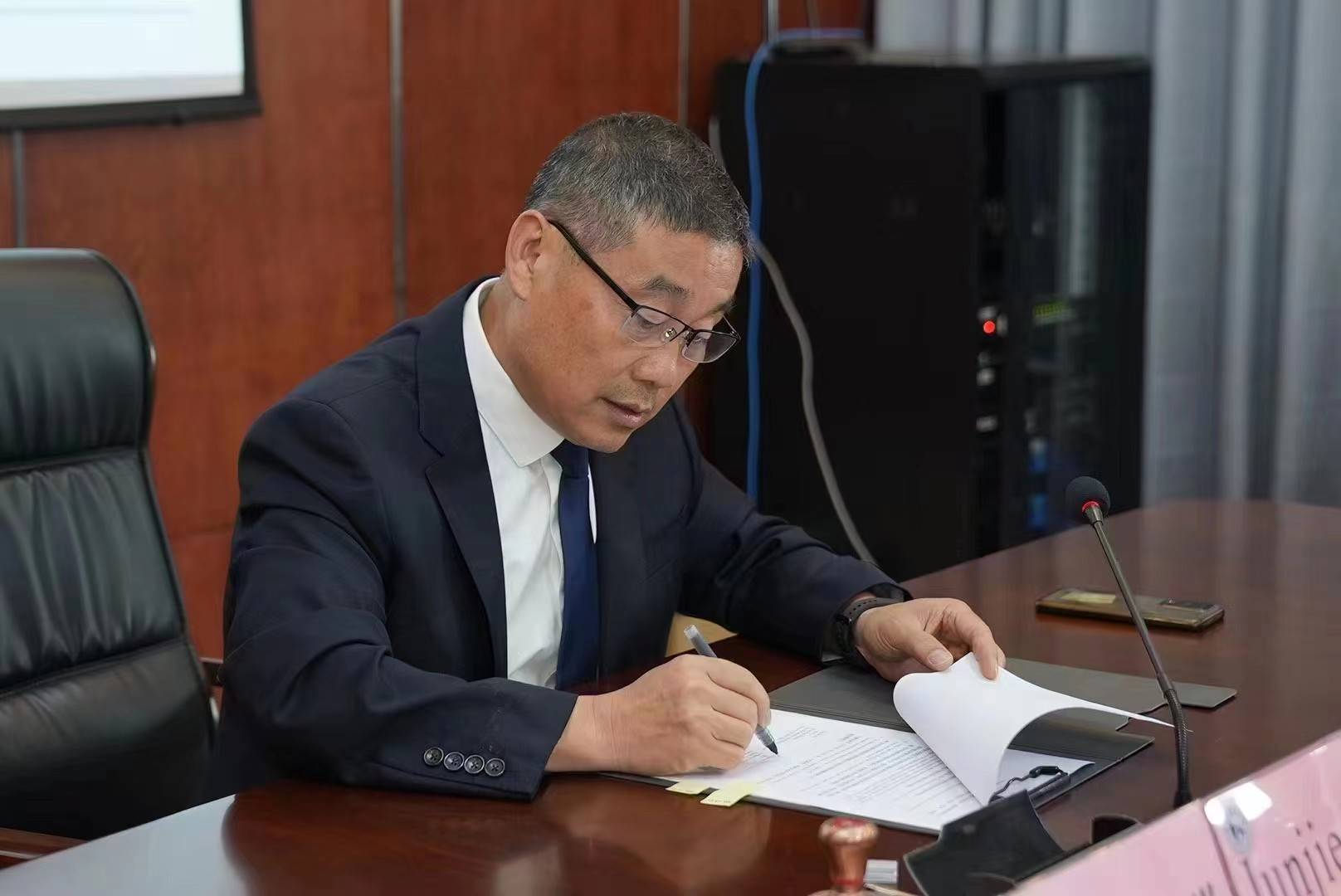 龙港中学与英国hoveparkschool缔结姐妹友好学校