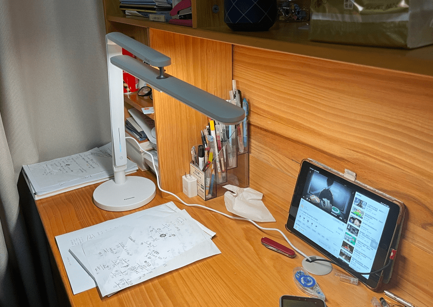 学生用什么台灯对眼睛最好?盘点几款对眼睛非常好的护眼台灯