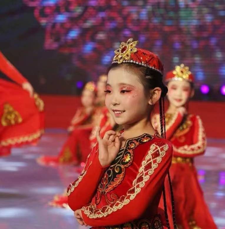 桃李杯搜星中国新疆博乐赛区人气冠军孙语聪