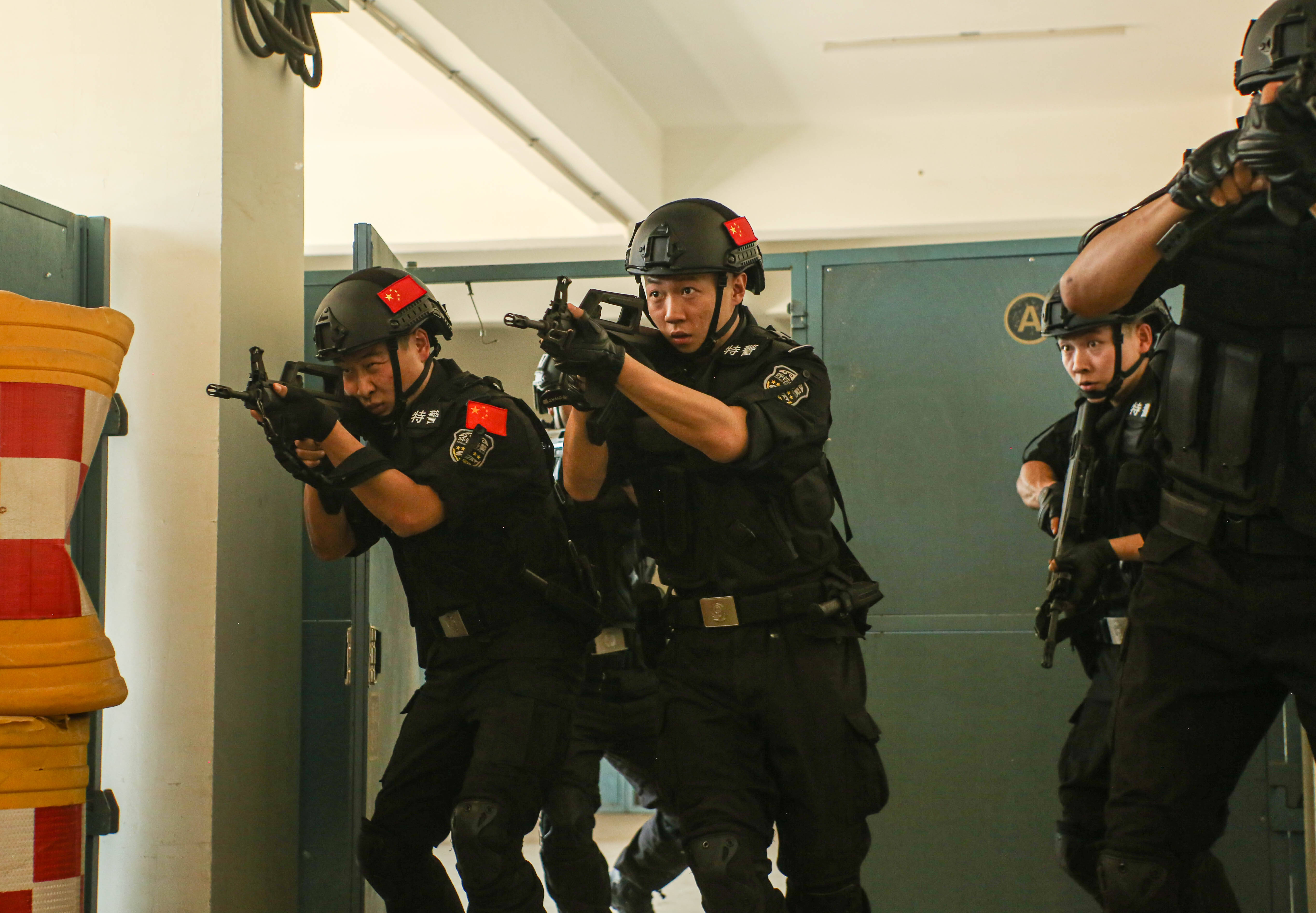 燃爆盛夏直击呼铁特警夏季大练兵现场