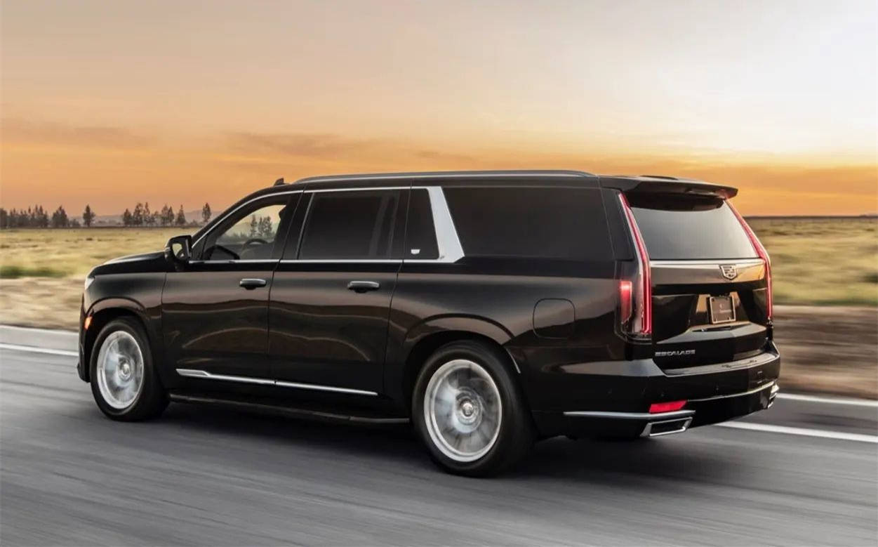 全新凯迪拉克凯雷德防弹版曝光车身采用厚厚的装甲