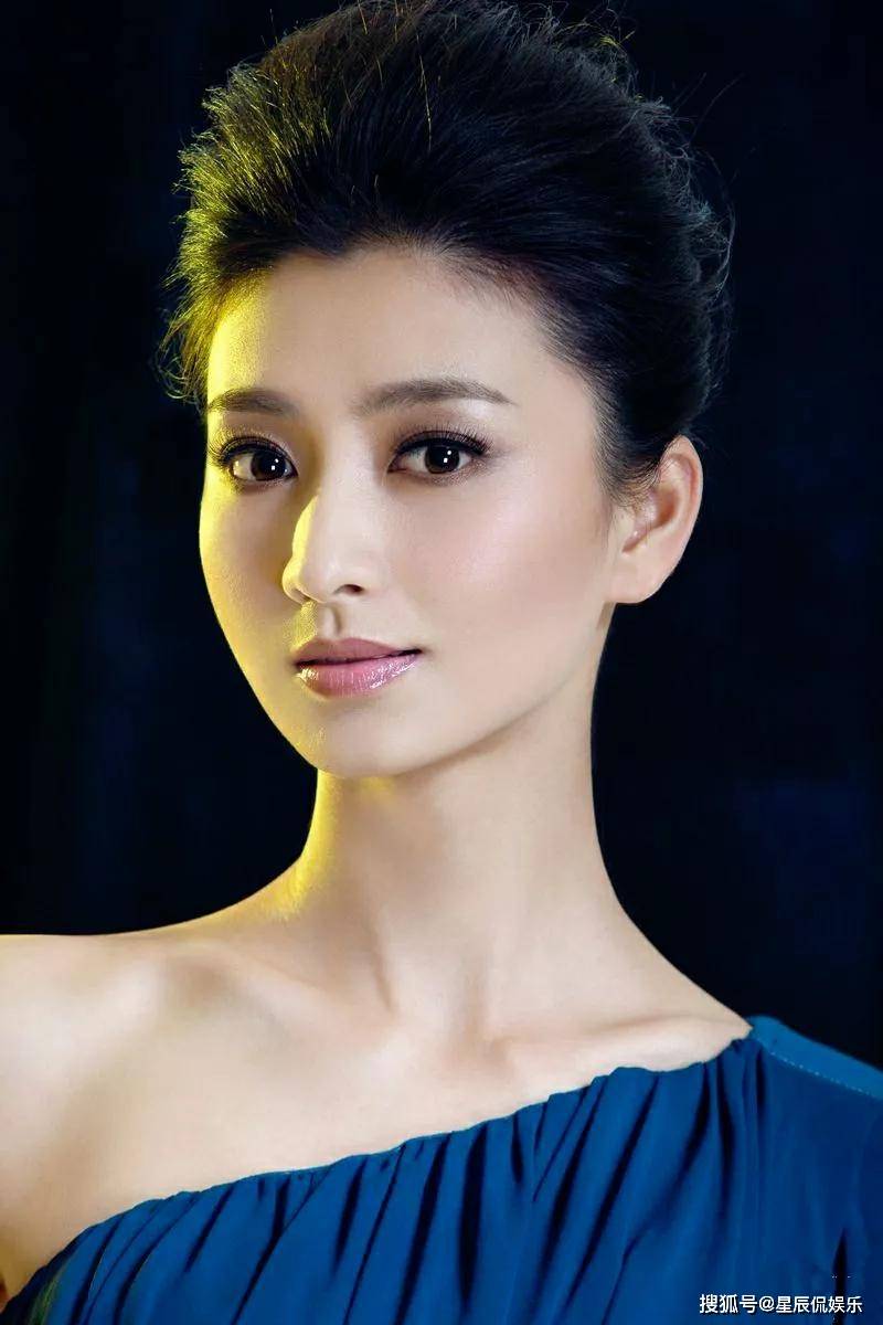 斓曦：清纯唯美，温婉可人，气质独特-搜狐大视野-搜狐新闻