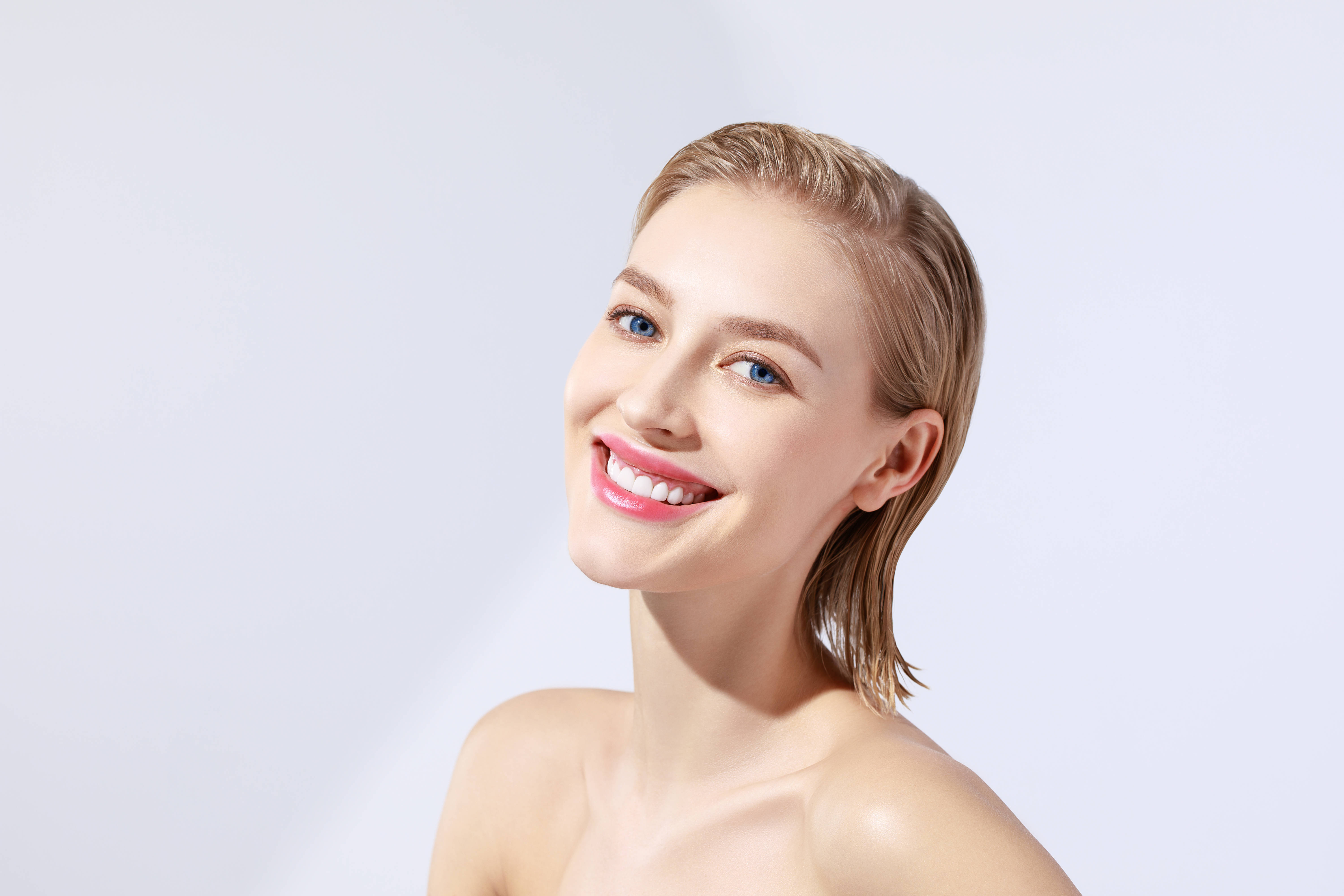 u牌:为什么皮肤衰老的速度和护肤手法也有关系_肌肤_脸部_彩妆