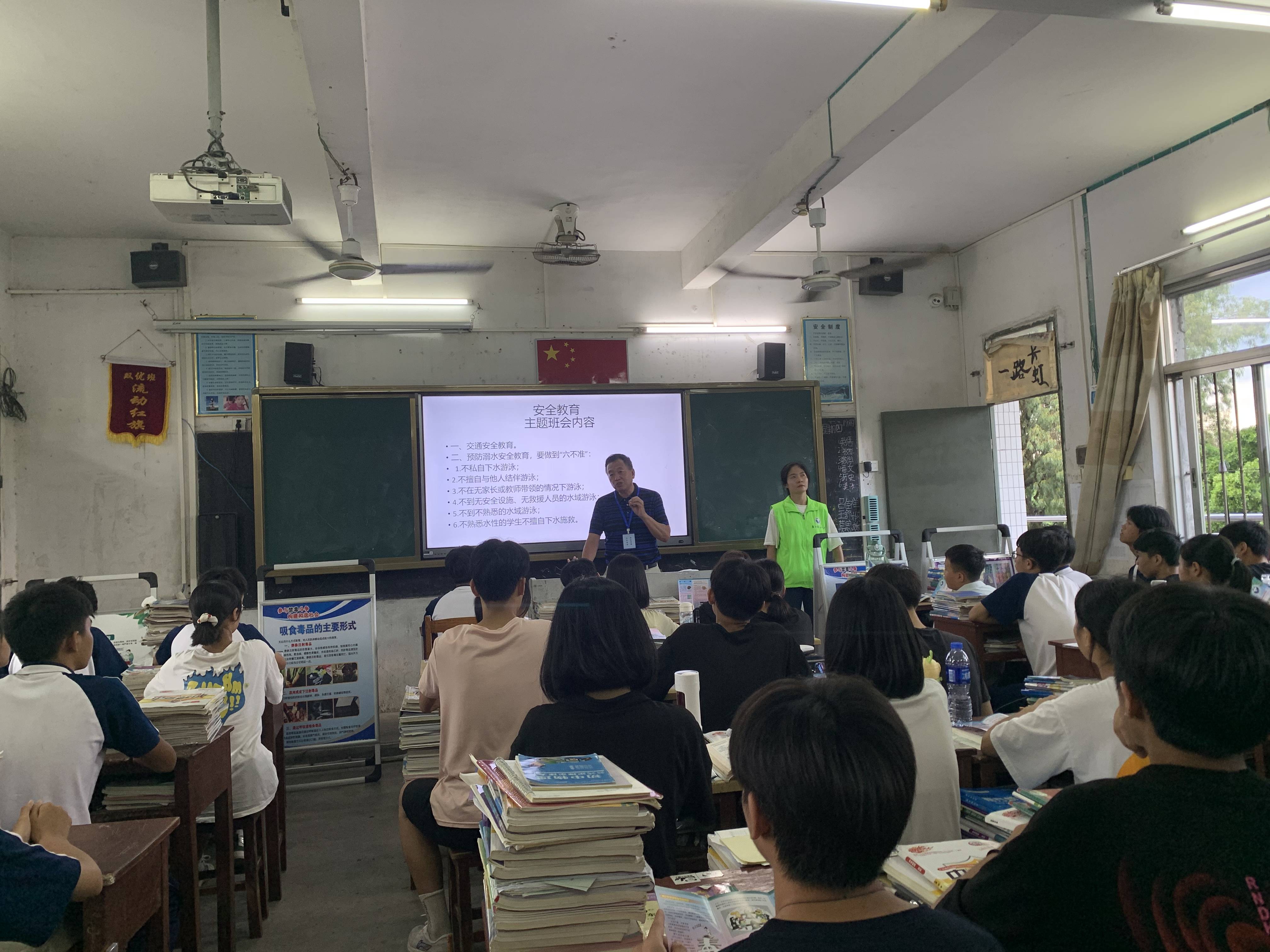 安铺镇禁毒办联合关工委走进安铺第四中学开展626国际禁毒日宣传活动