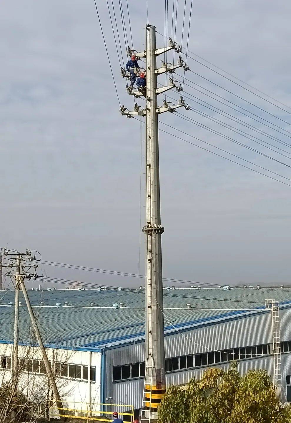 党旗飘扬高压供电保障党员突击队战高温斗酷暑强保障