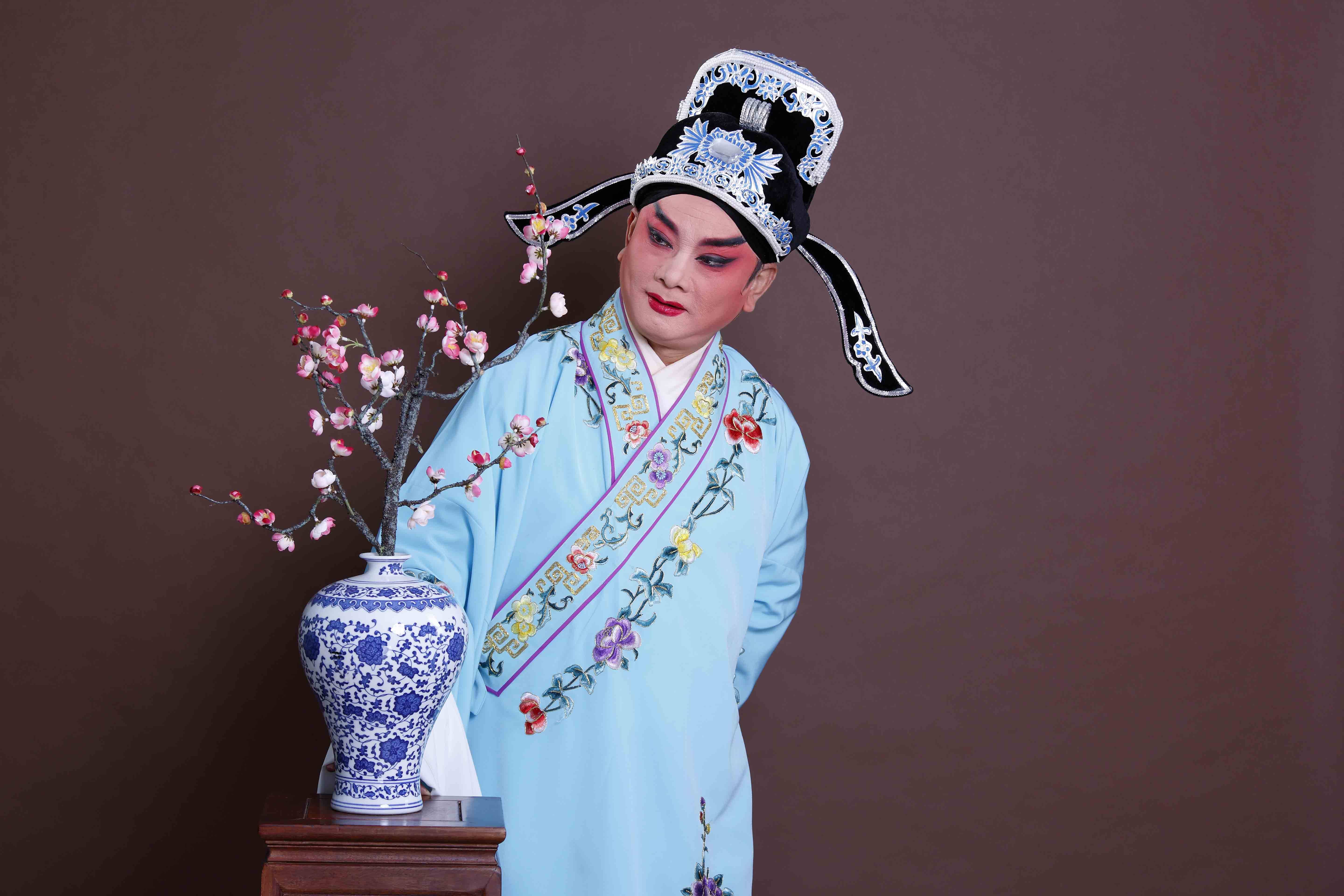 艺术为了和平国际和平艺术家推选人物丁良生