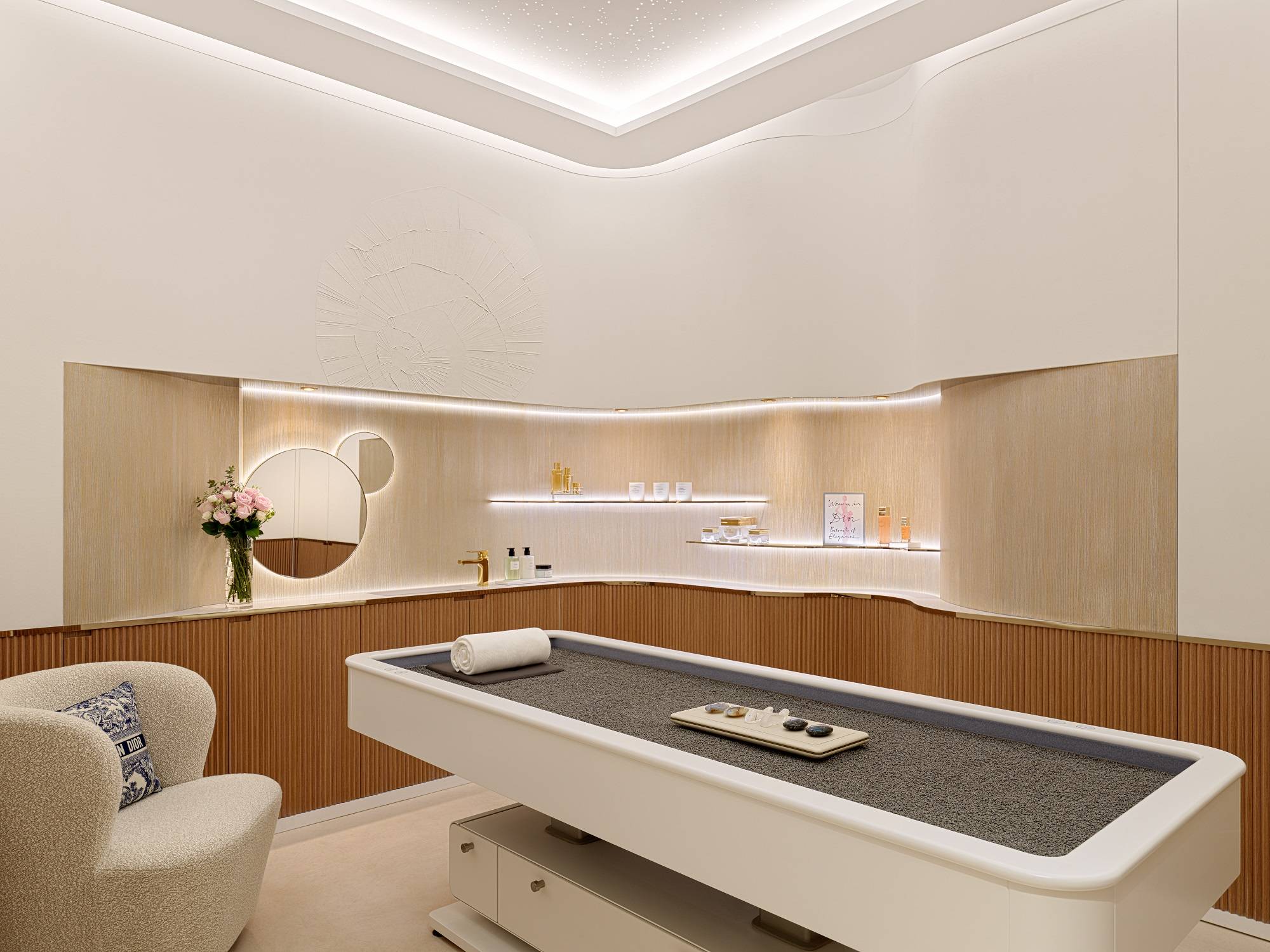 中国首家dior迪奥美妍奢享荟于上海国金商场倾情启幕