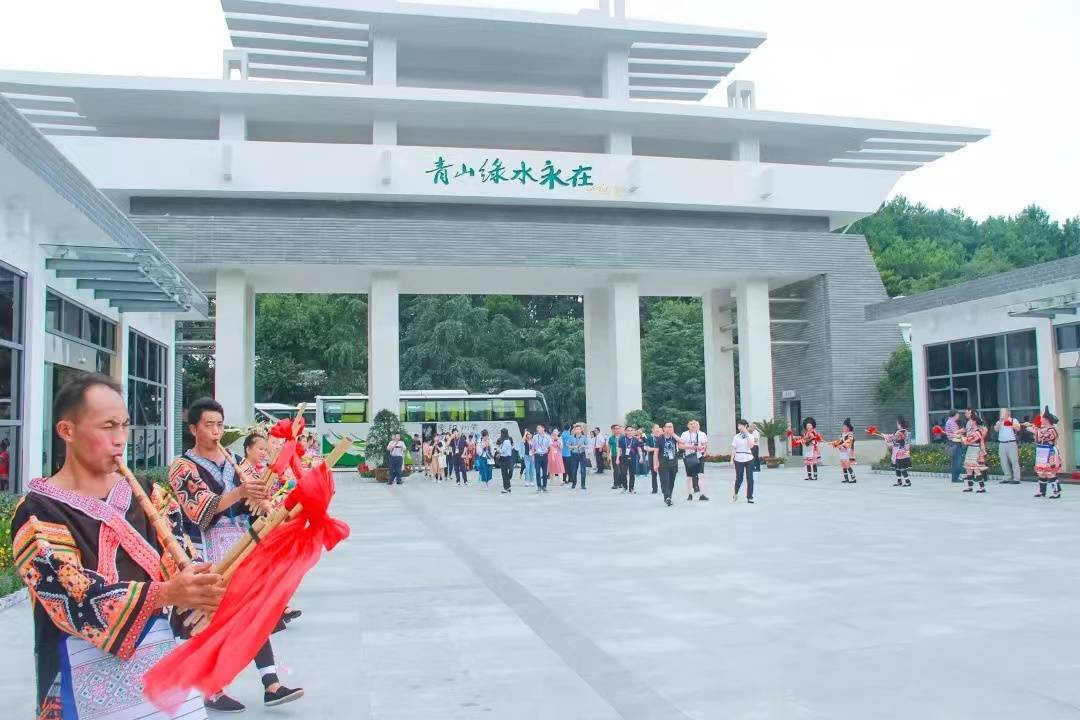 贵阳宝福山陵园图片